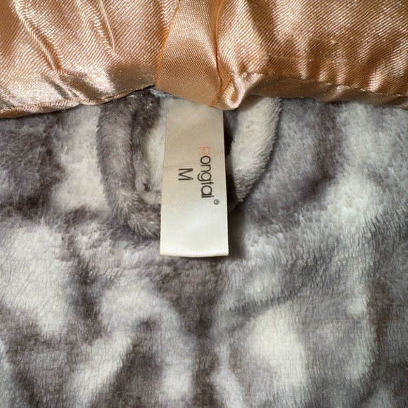 Cozy Snow Leopard Print Long Robe - Picture 2 of 3